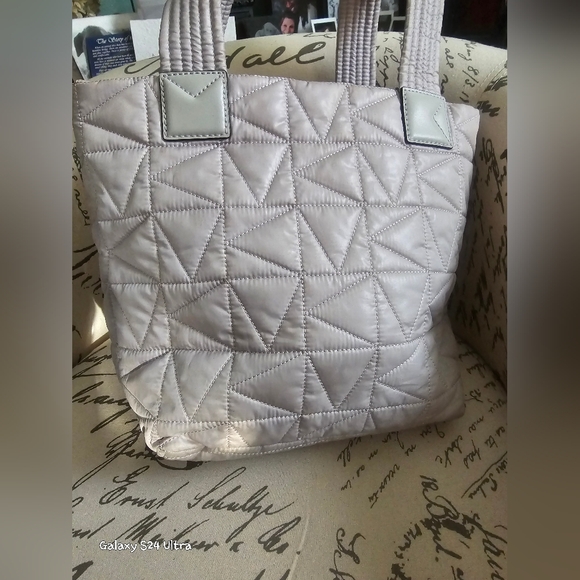 Michael Kors Winnie Quilted Nylon Lt Gray Tote EUC - Picture 7 of 10